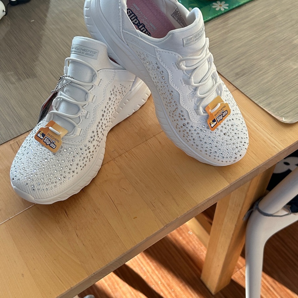 Skechers White Sneakers with platform Sparkling Accents SLIP ON EASY COMFORTABLE - Picture 2 of 4